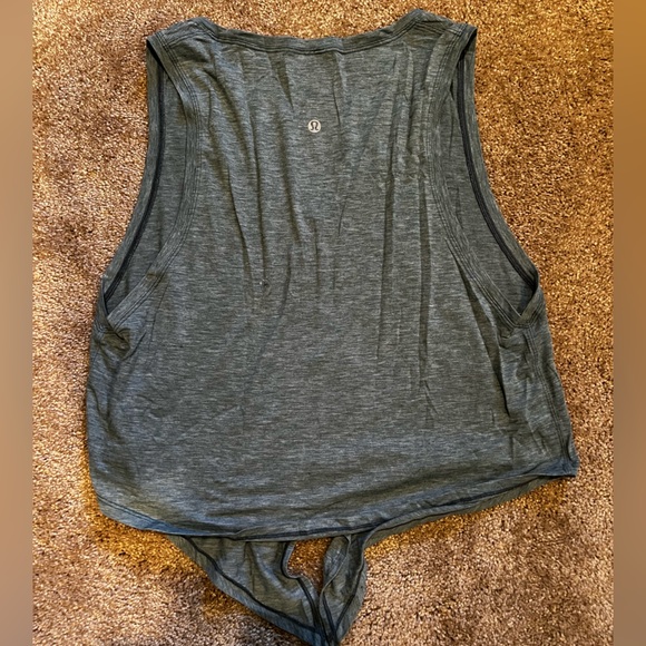 Lululemon “KNOT GONNA FLY” tank top, size 8 - Picture 3 of 5